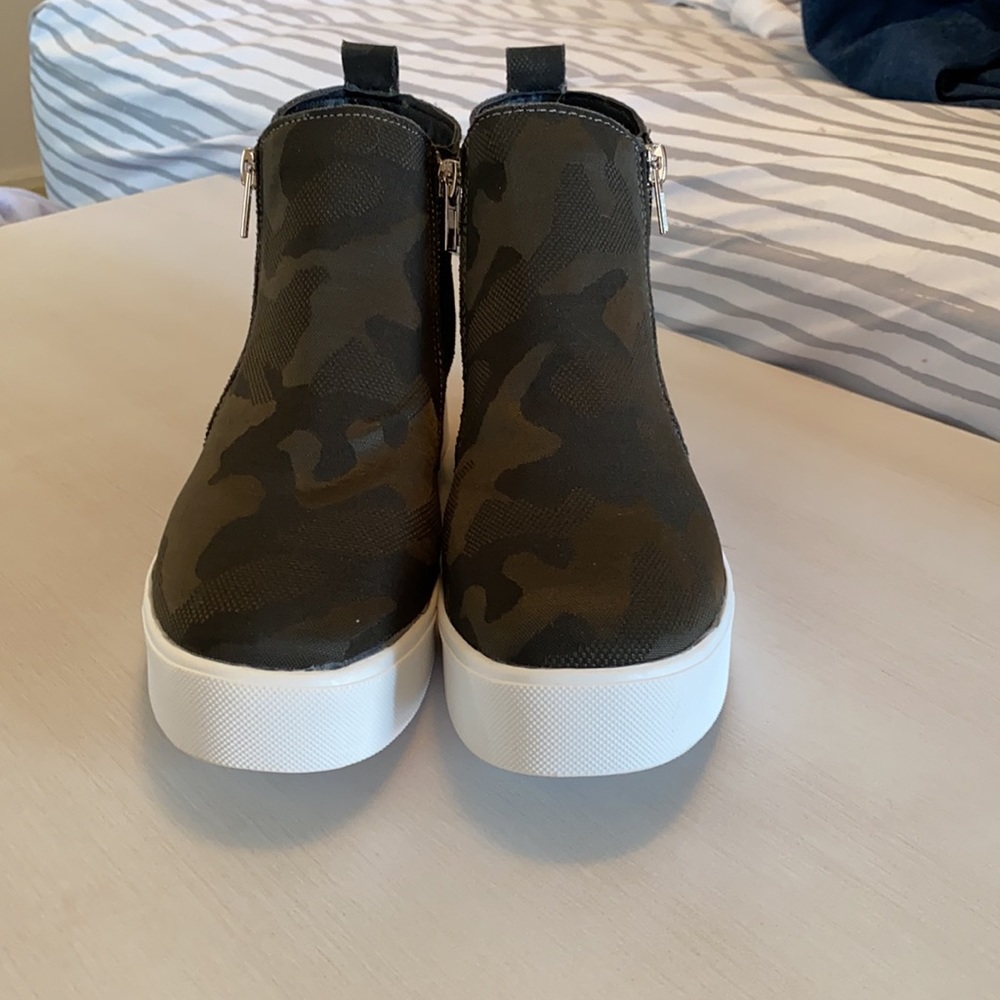 Shoes - Picture 5 of 5